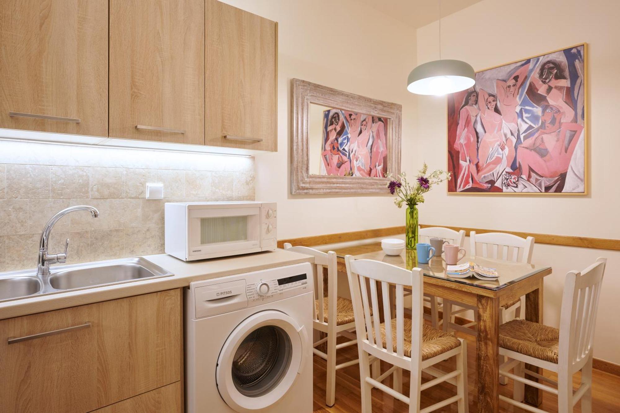 Rastoni Athens Suites Near Acropolis Екстериор снимка